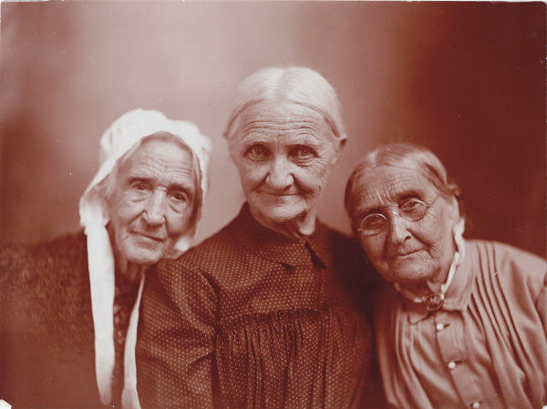 Name:  2-yates21-art-g8odopdo-1three-old-women.jpg
Views: 3005
Size:  105.6 KB