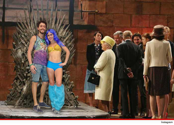 Name:  queen and liv.jpg
Views: 1118
Size:  92.8 KB