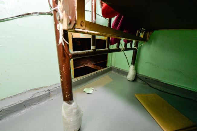 Name:  prisonescape2.jpg
Views: 805
Size:  30.0 KB