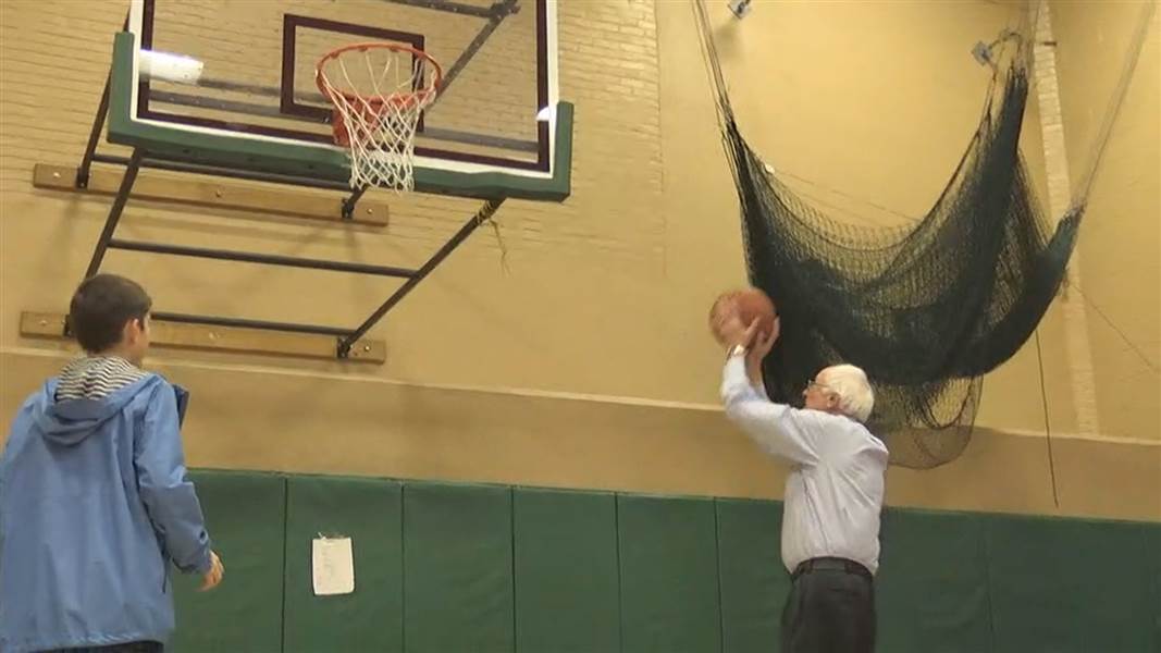 Name:  f_dc_sanders_bball_160209.nbcnews-ux-1080-600.jpg
Views: 695
Size:  52.8 KB