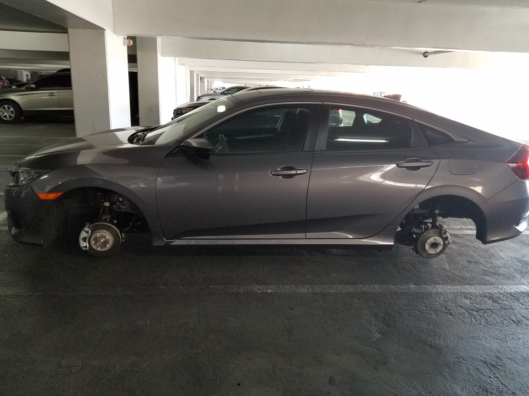 All 4 Wheels Stolen From Car Parked In Venetian Las Vegas Parking Lot