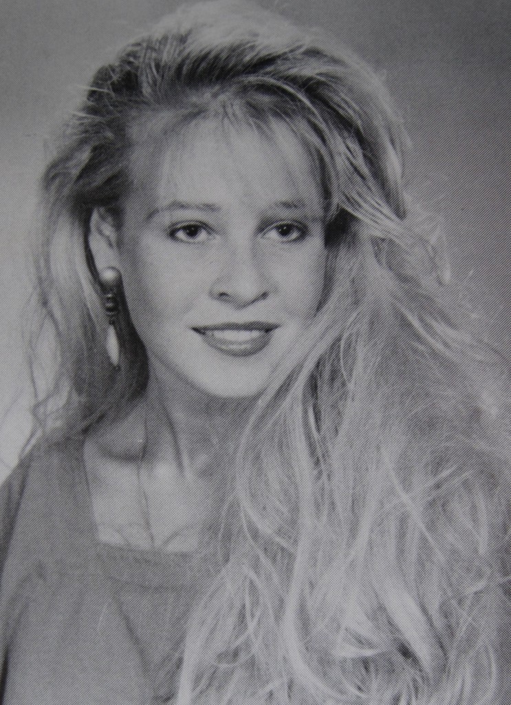 Name:  CHELSEA-HANDLER-YEARBOOK-PHOTO-743x1024.jpg
Views: 889
Size:  241.6 KB