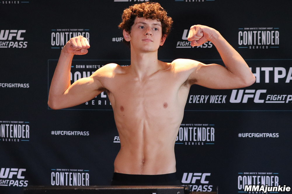 Name:  chase-hooper-contender-series-14.jpg
Views: 634
Size:  433.0 KB