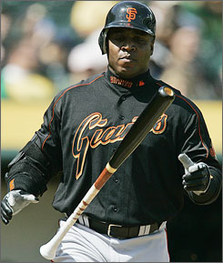 Name:  2006-04-05-bonds-bat.jpg
Views: 409
Size:  23.0 KB
