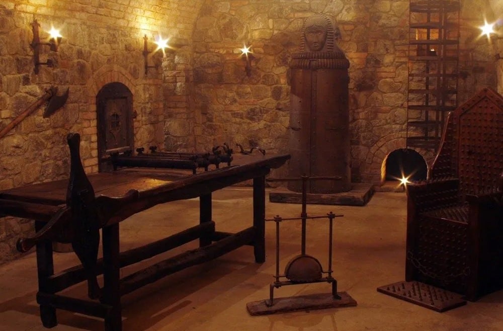 Name:  dungeon_.jpg
Views: 121
Size:  85.1 KB