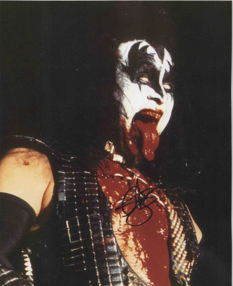 Name:  o_Gene_Simmons_KISS_Famous_Tongue_Shot_Signed_8x10_WOW___464.jpg
Views: 814
Size:  36.7 KB