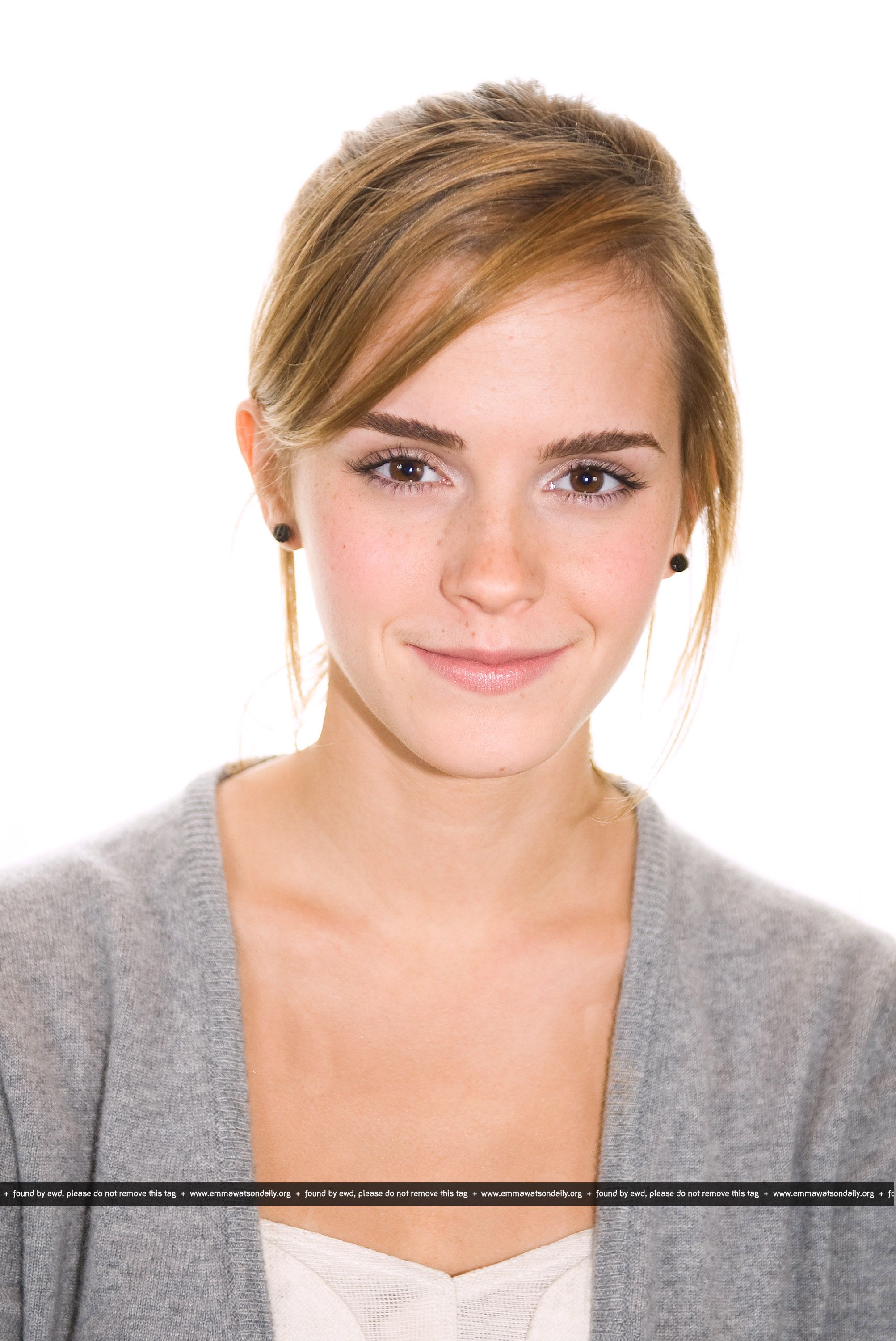 Name:  New-HQ-Portraits-of-Emma-from-2009-emma-watson-33445131-2005-3000.jpg
Views: 897
Size:  582.9 KB