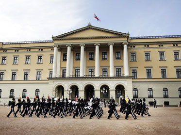 Name:  norwegian-royal-castle-royal-guard.jpg
Views: 341
Size:  34.2 KB