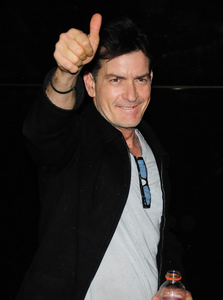 Name:  Charlie+Sheen+Takes+Comedy+Show+Chicago+20Peoc57BBLl.jpg
Views: 519
Size:  40.2 KB