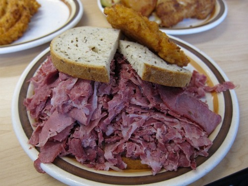 Name:  20111115-179536-Sandwich-A-Day-Mannys-Chicago-Corned-Beef-Whole.jpg
Views: 2132
Size:  75.7 KB