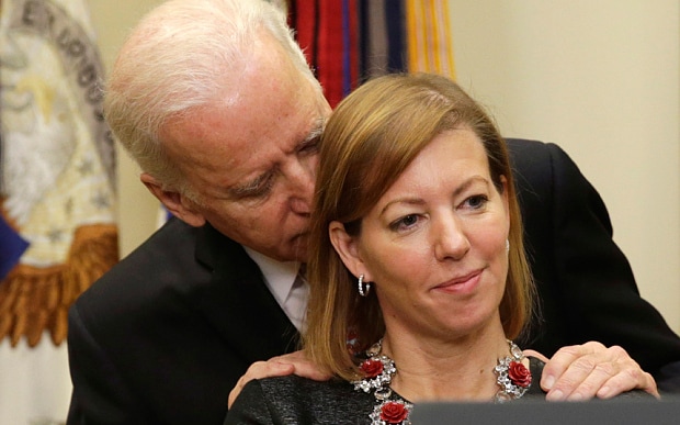 Name:  potd-biden-sniff_3203314b.jpg
Views: 290
Size:  62.3 KB